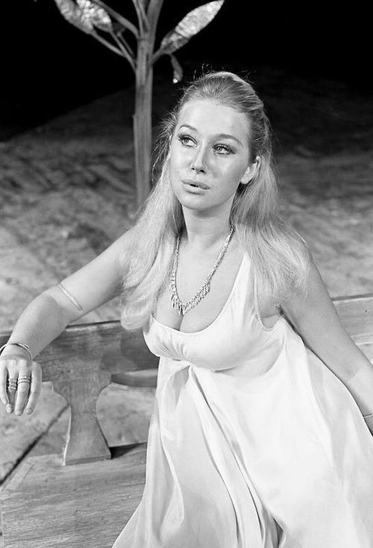 Helen Mirren performance in Shakespeare&#039;s &quot;Troilus and Cressida&quot; - Royal Shakespeare Theatre (1968) 44