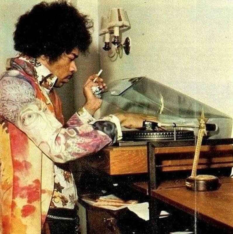 &quot;Electrifying&quot; Jimi Hendrix and his turntable in 1970 58