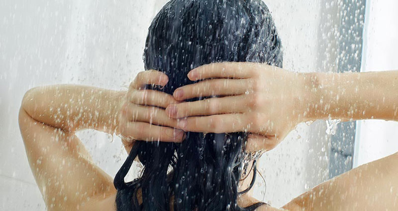 4. Rinse your hair with cold water.