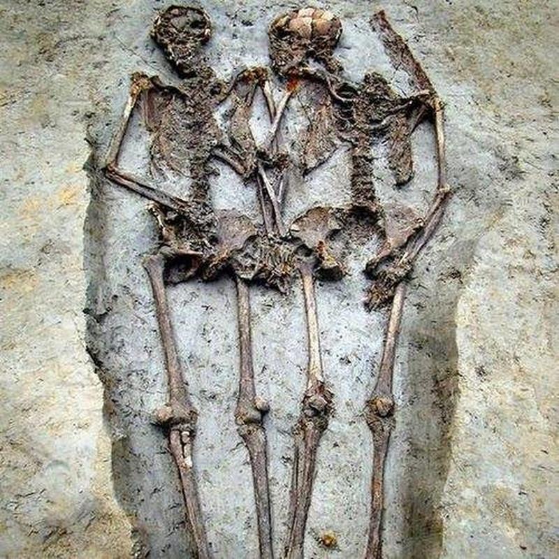 Roman-era couple reveal that the pair have been holding hands for around 1,500 years.