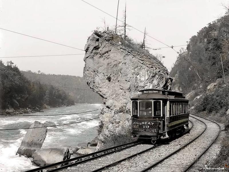 Giant rock, Great Gorge Route (Niagara Gorge Railroad), Niagara Falls.