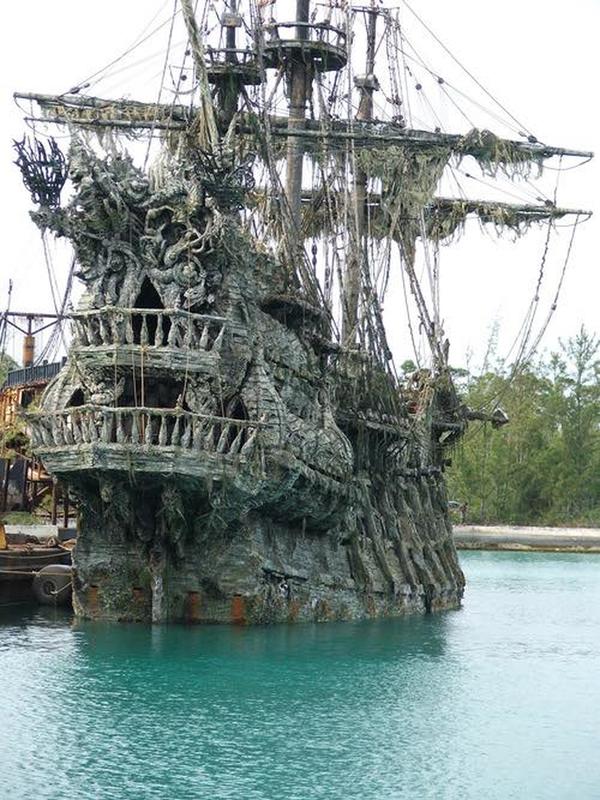 Creepy pirate ship